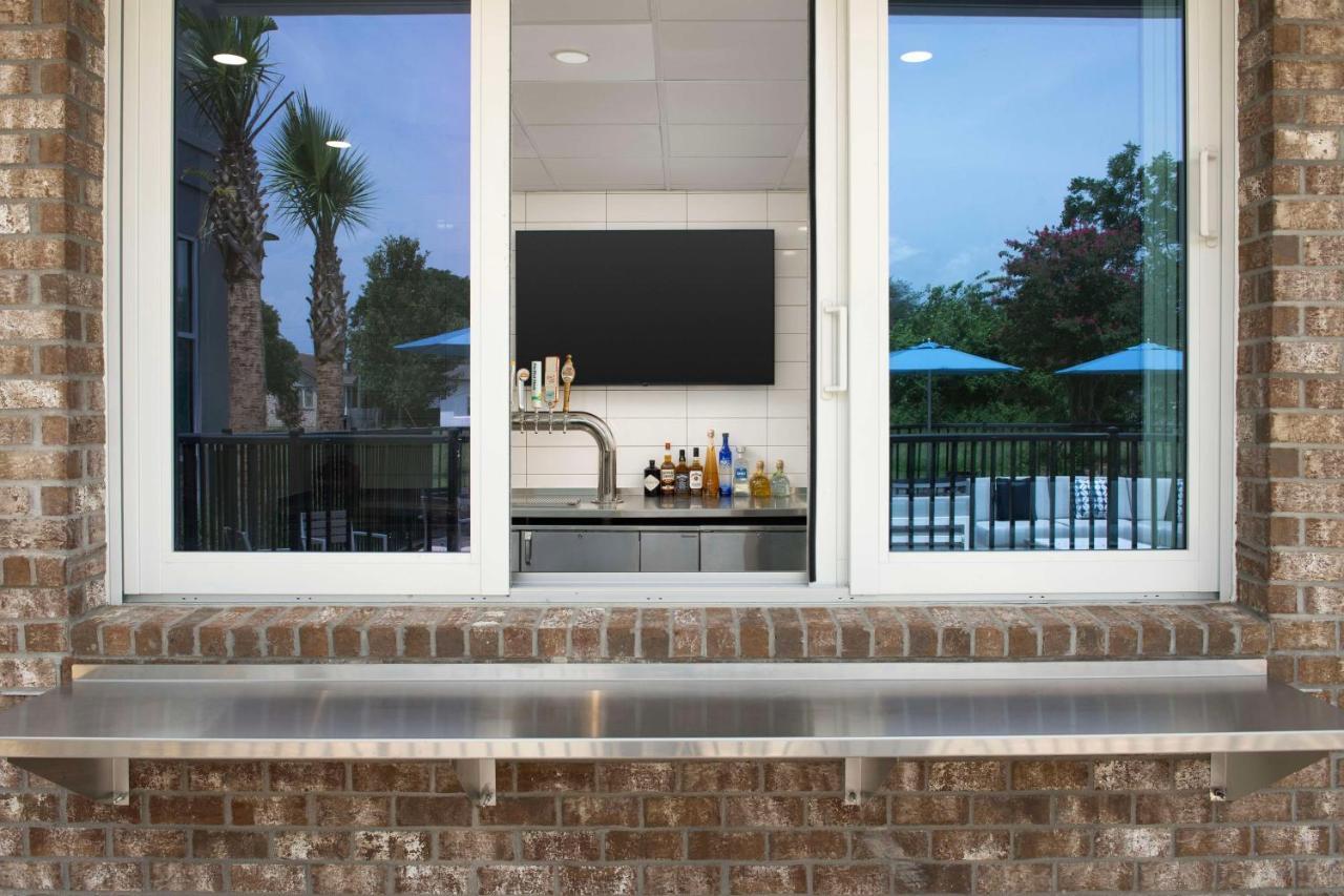 Hilton Garden Inn Pensacola Downtown Экстерьер фото