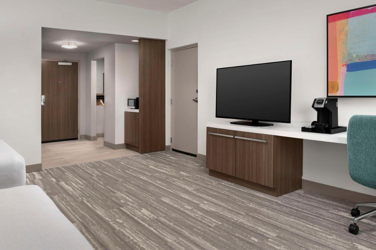 Hilton Garden Inn Pensacola Downtown Экстерьер фото