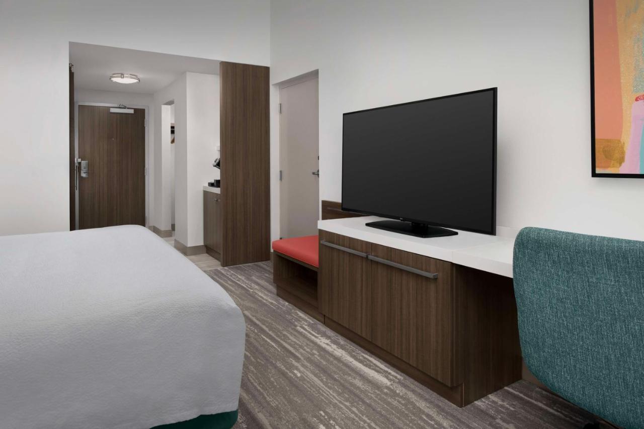 Hilton Garden Inn Pensacola Downtown Экстерьер фото