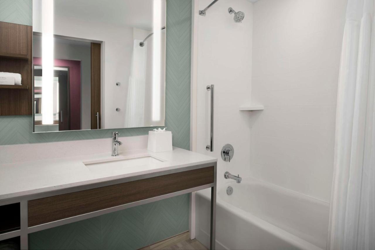 Hilton Garden Inn Pensacola Downtown Экстерьер фото